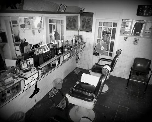 barber-invite-hairdresser-barbershop-hairdressers