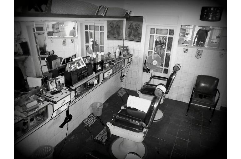 barber-invite-hairdresser-barbershop-hairdressers
