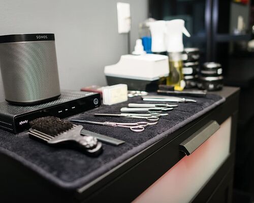 hair-salon-salon-beauty-salon-stylist