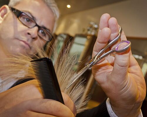hair-salon-hairdresser-salon-stylist