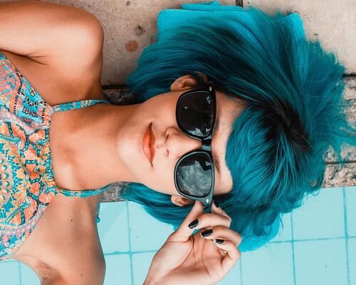 blue-glasses-pool-detail
