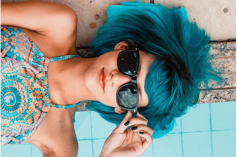 blue-glasses-pool-detail