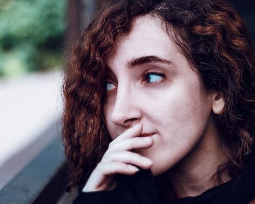 iran-tehran-woman-eyebrows