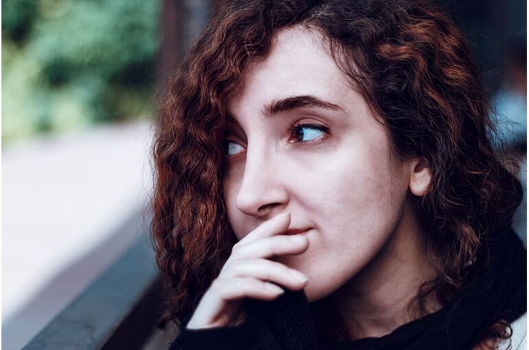 iran-tehran-woman-eyebrows