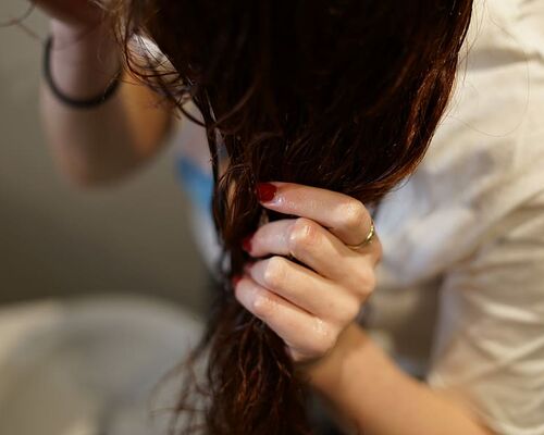 woman-female-hair-wet